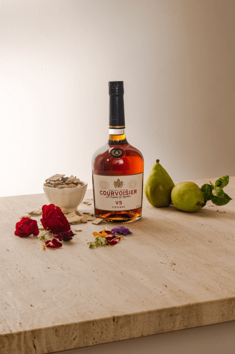 Курвуазье VS в подарочной упаковке - 0.7 л